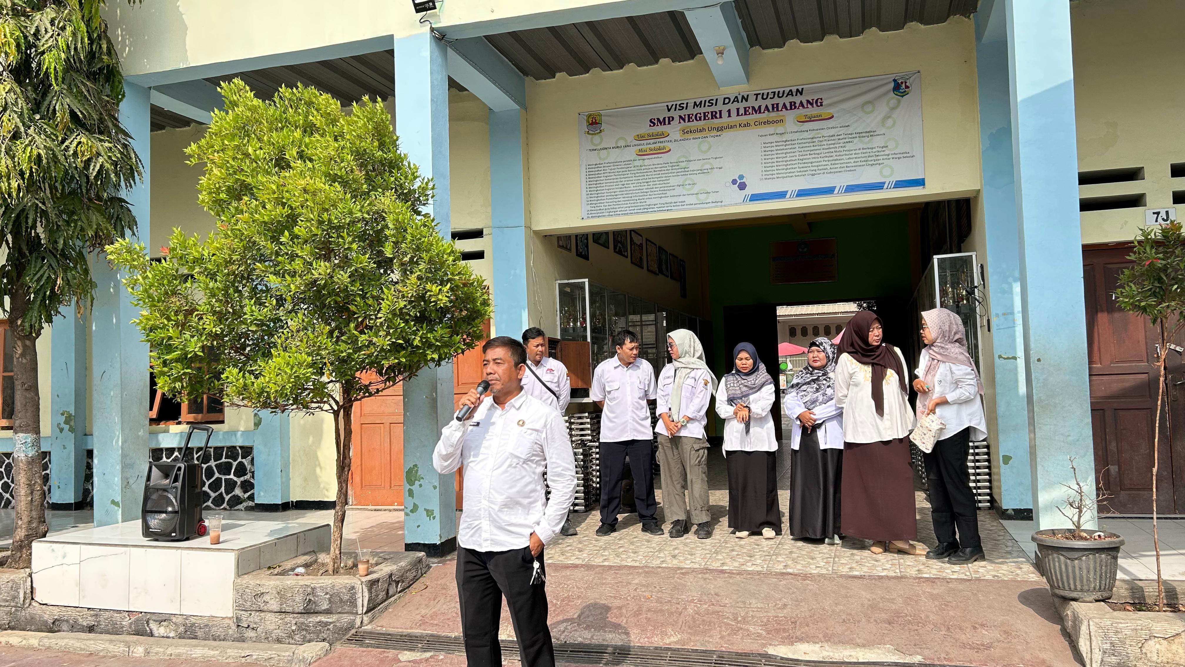 ✨ *LAUNCHING KARTU PELAJAR BERBASIS APLIKASI PRESENSI SISWA* ✨  SMP Negeri 1 Lemahabang terus berino
